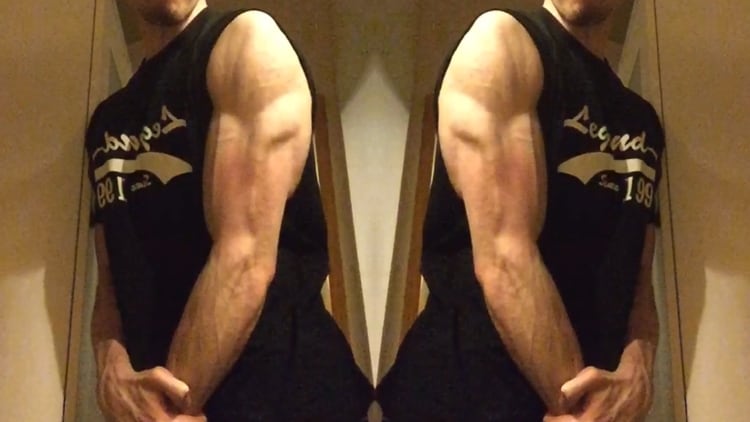 A man with symmetrical triceps