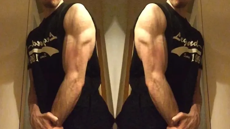 A man with symmetrical triceps