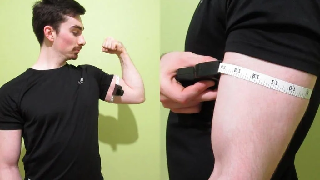 A man flexing his 17 inch bicep