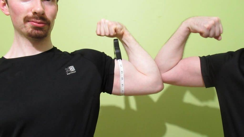 A man flexing his 16 inch biceps