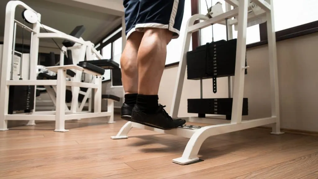 A man training his 17 inch calf muscles at the gym