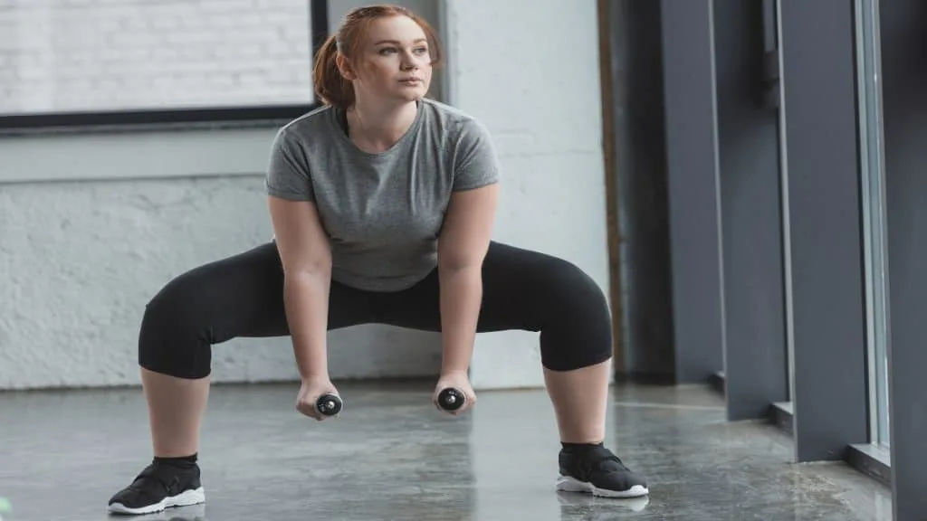 A woman working her 26 inch legs with weights