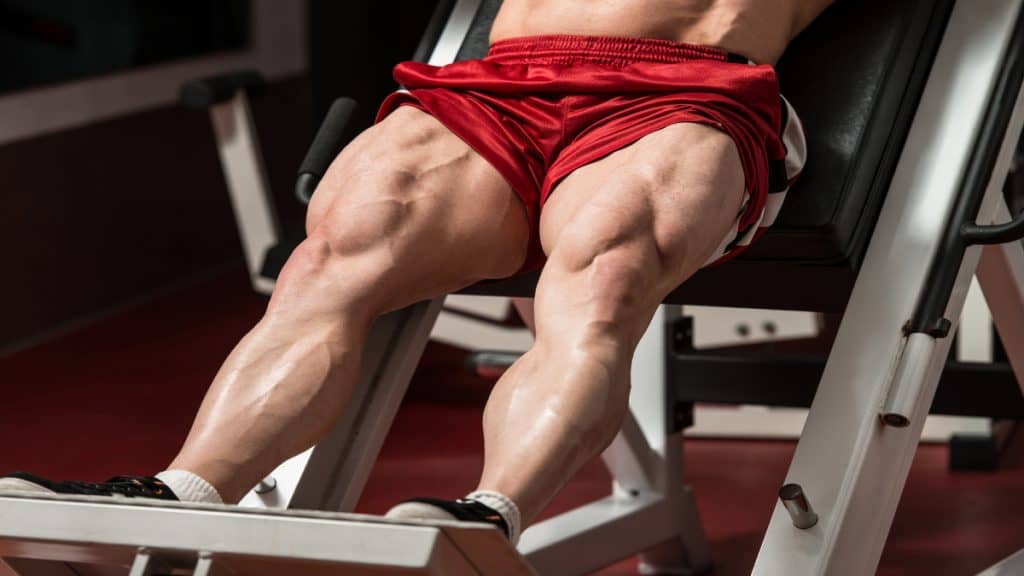 A man training his 27 inch quads at the gym