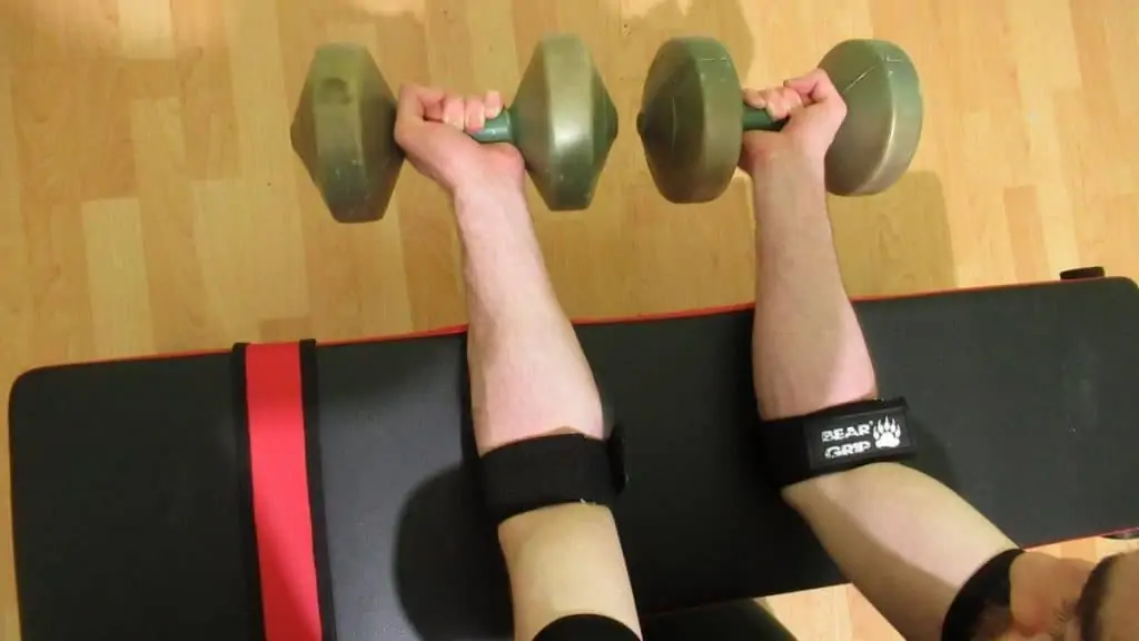 A man doing some BFR training for his forearms