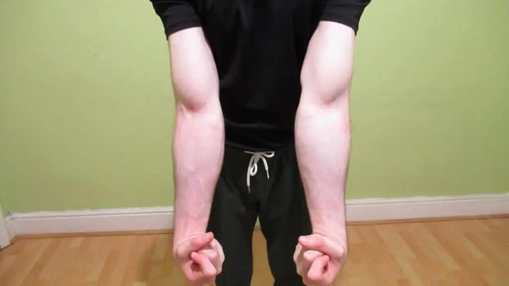 A man shwoing his vascular forearm muscles