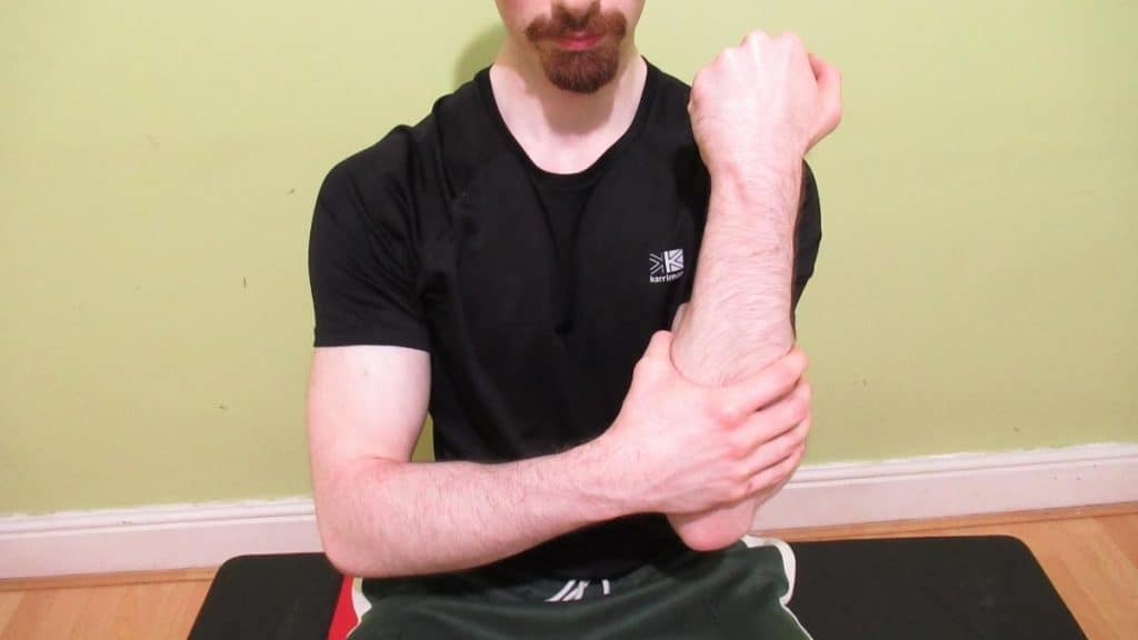 A man demonstarting that injuries can occur if you work out your forearms everyday