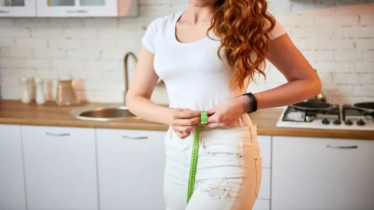 Is a 28 inch waist small for women and men?