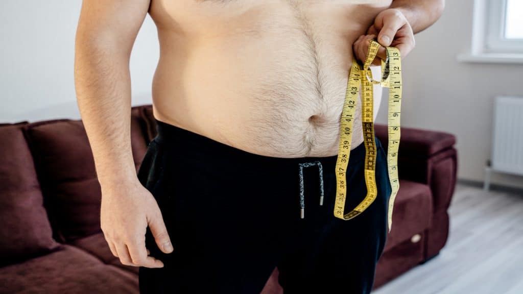 A man demonstrating what a 39 inch waist looks like