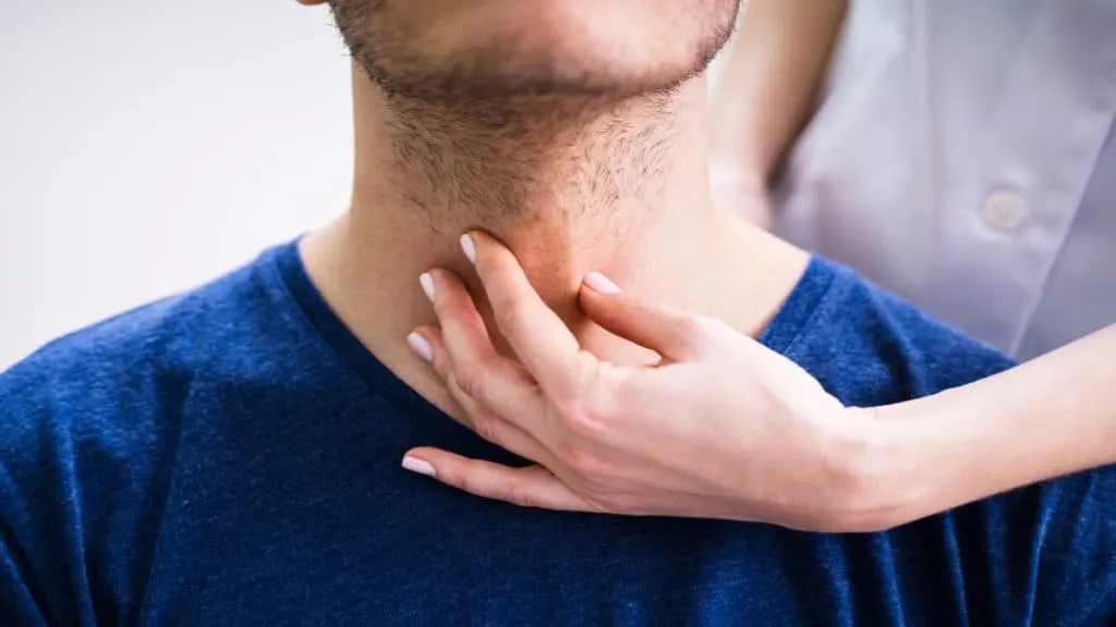 A man showing his 14.5 inch neck