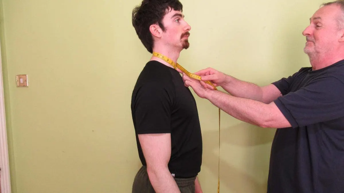 A man who has a very average male neck size