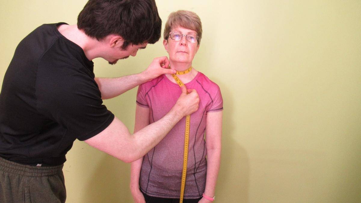 Average Neck Size and Circumference for Men and Women