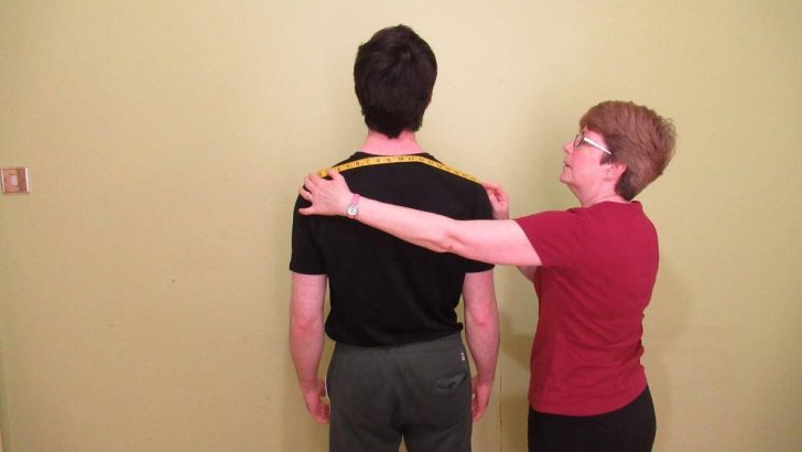 Discover the average shoulder width and circumference for males and females and learn how to measure your shoulders