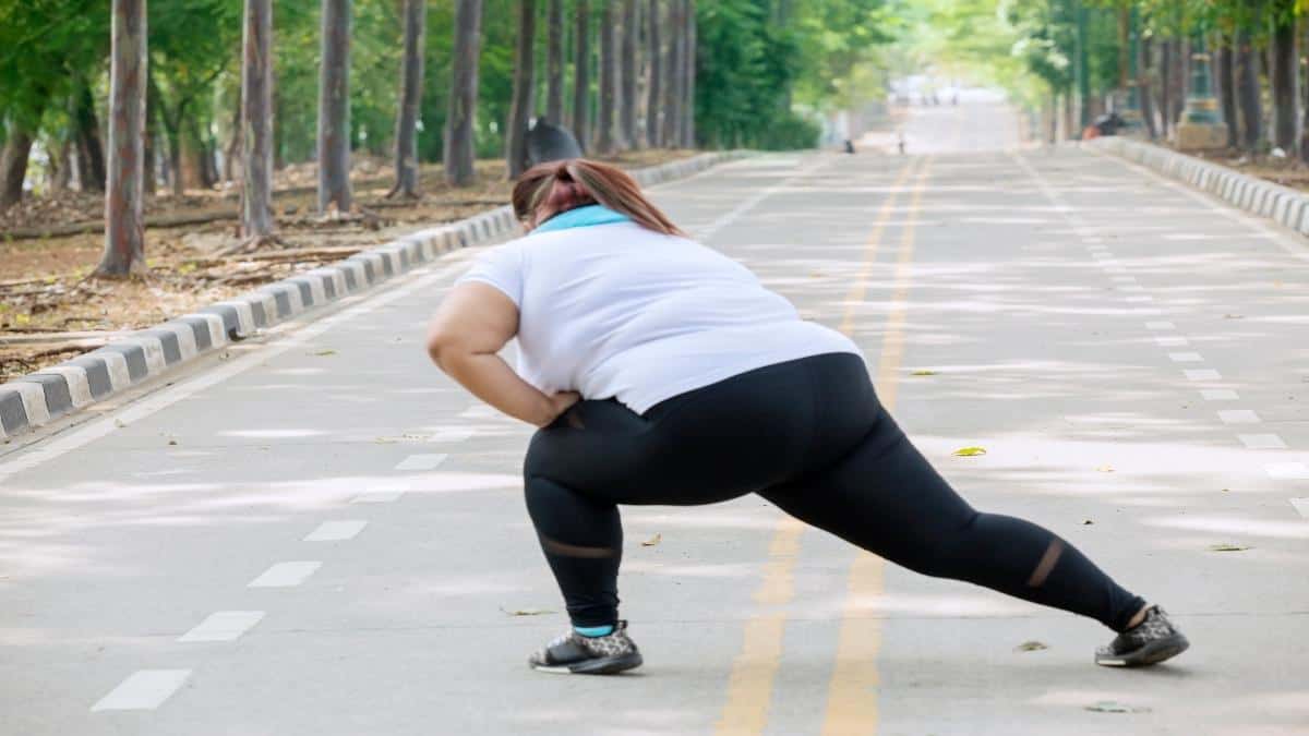 A woman with a 100 inch butt working out