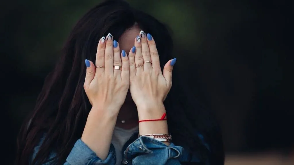 A female showing her 5 inch wrist