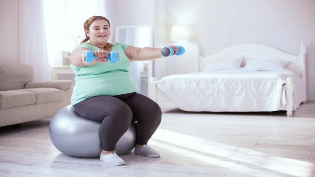 An obese lady with 100 inch hips working out