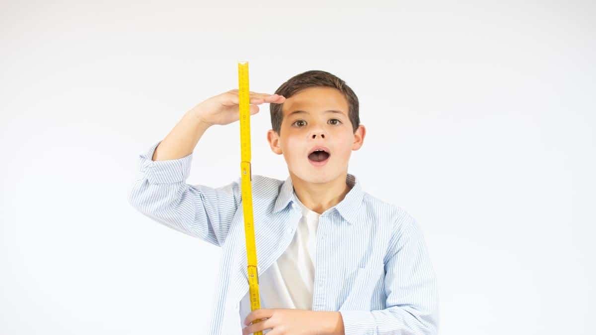 A person showing how to grow 4 inches taller