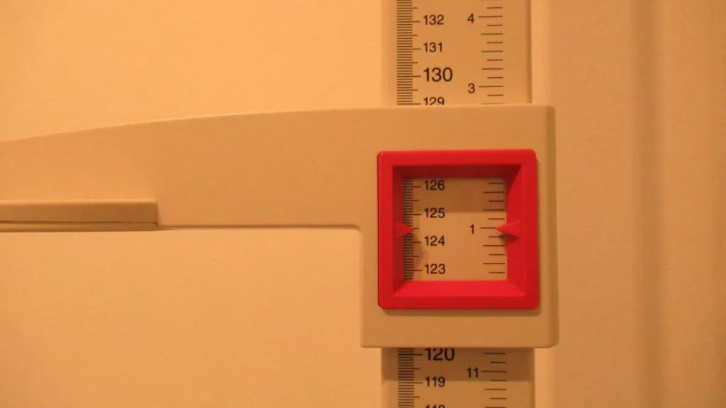 A stadiometer displaying the height 4 feet 1 inches