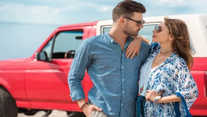 Is a 4 inch height difference noticeable between couples?