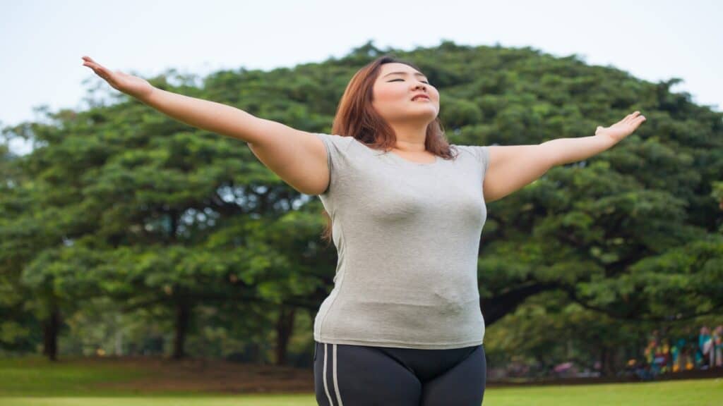 A BMI 29 woman exercising outside