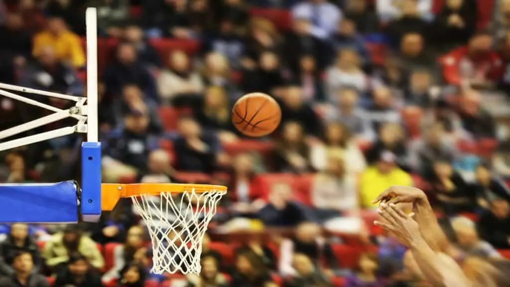 One of the current 6’6 NBA players throwing the basketball in the hoop