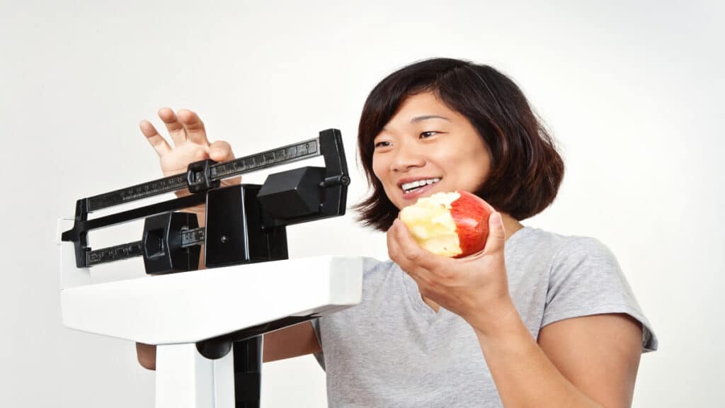 A female checking if she has the average Asian weight for women