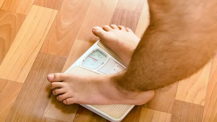 The average weight for a 6&rsquo;6 male